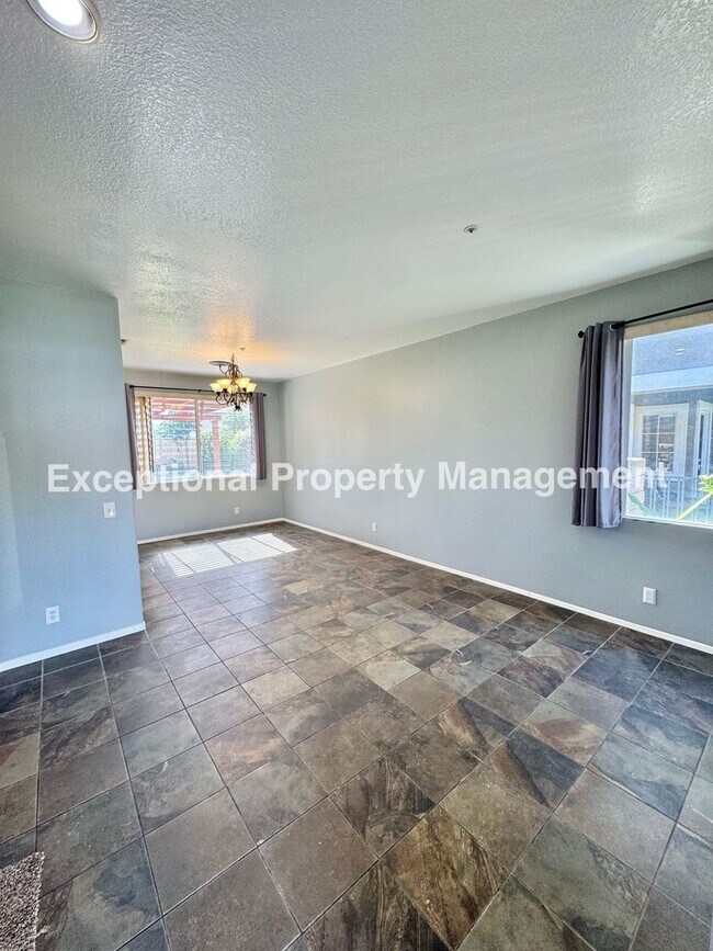 Foto del edificio - Ready to move in 3 bed 3 bath home