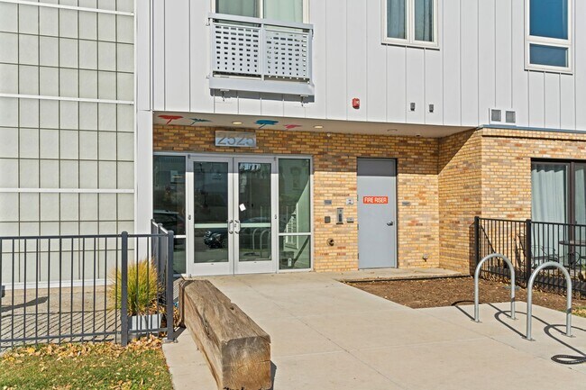 Foto del edificio - Beautiful 2 Bedroom 2 Bath Condo in the Heart of Rino District!