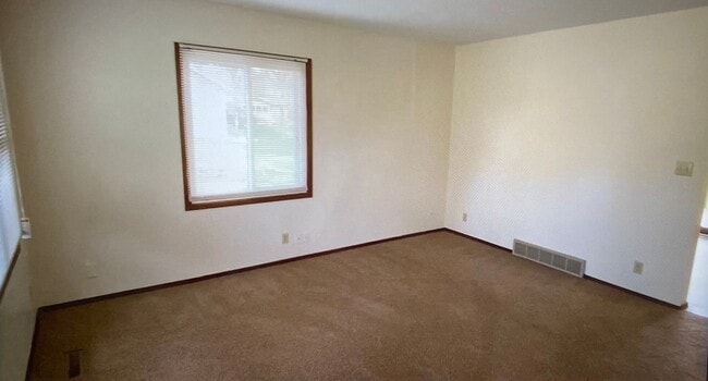 Building Photo - 308 Jewel Dr