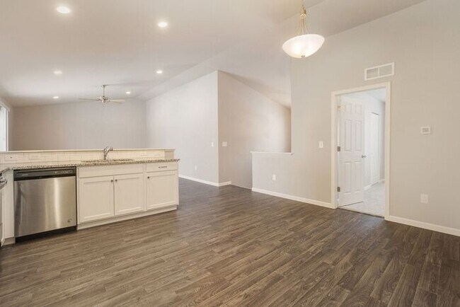 Foto del edificio - 313 N Harris St