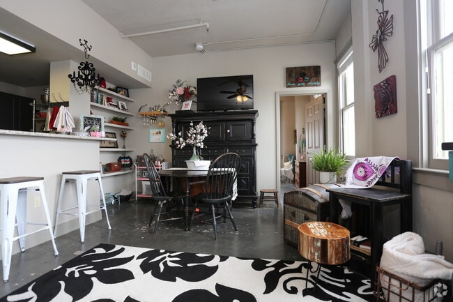 2 BD, 2 BA - 956 SF - Nueces Lofts