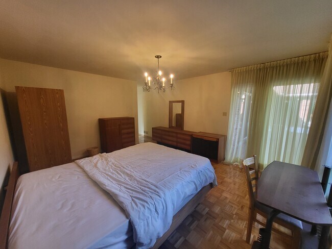 Master Bedroom - 4 Silversand Pl