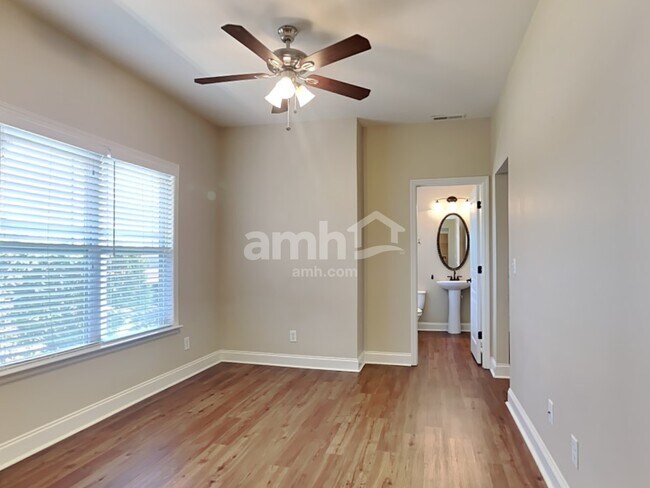 Building Photo - 180 Cotillion Crescent