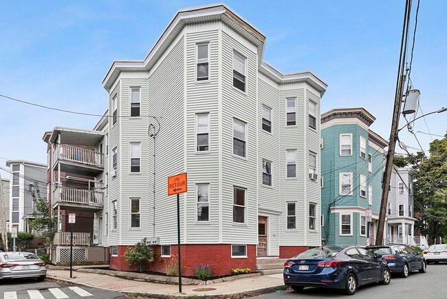 Building Photo - 34 Calvin St