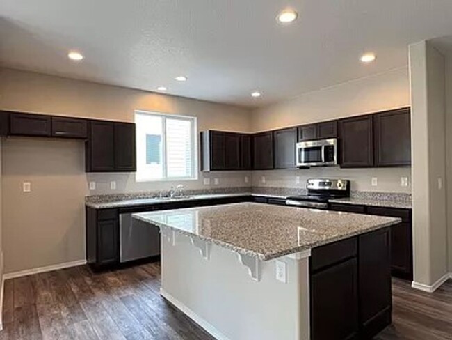 Building Photo - 3863 Vineyard Cir