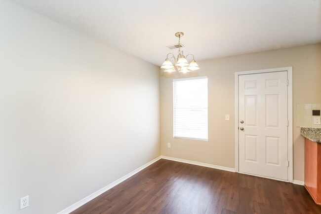 Foto del edificio - 2109 Carlton Ln