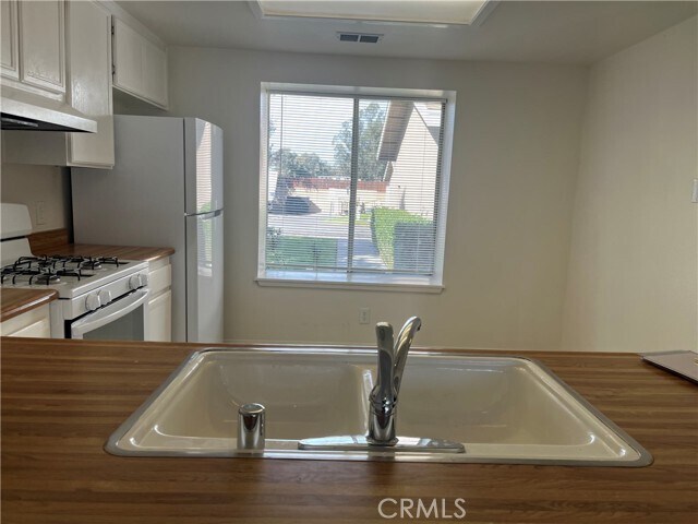 Foto del edificio - 44660 La Paz Rd