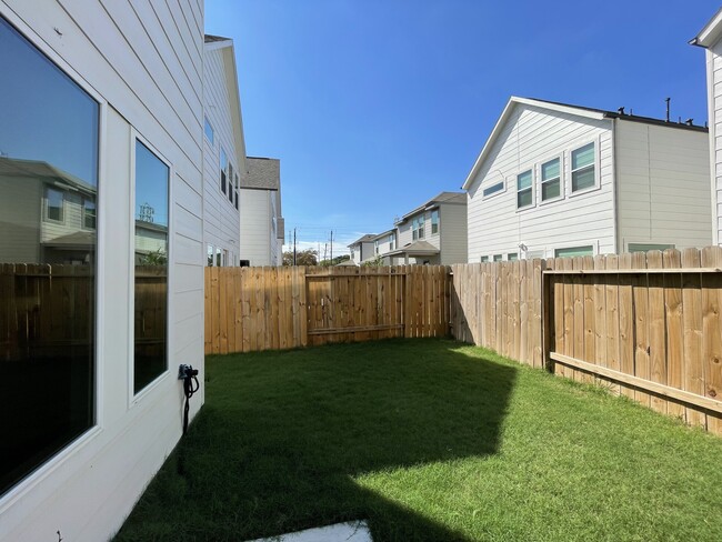 Building Photo - 4418 Bora Bora Ln