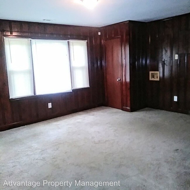 Building Photo - 2 br, 1 bath House - 1105 Robin Hood Ln.