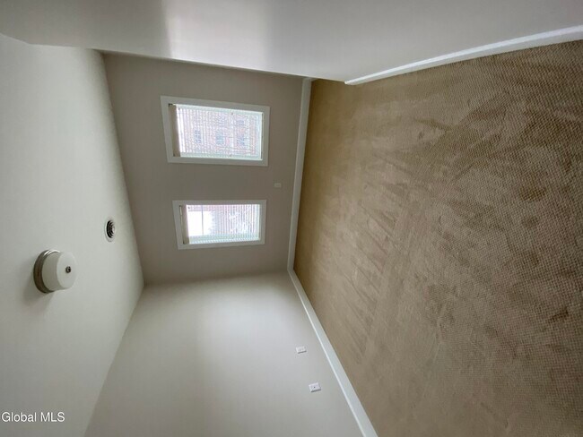 Foto del edificio - 2 West Ave