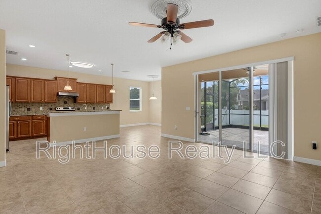 Foto del edificio - 5244 Royce Dr