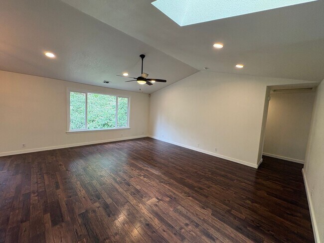 Foto del edificio - 1371 Fernwood Dr