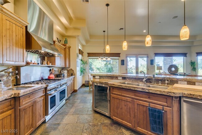 Building Photo - 549 Regents Gate Dr