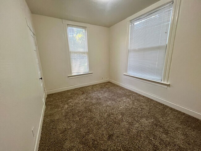 Foto del edificio - Downtown Red Bluff Victorian 3 bedroom 1 bath Home
