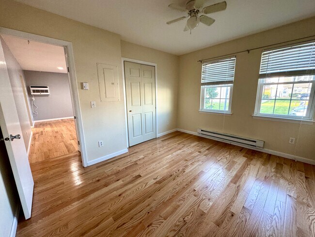 Building Photo - 1000 9th St