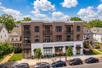 Building Photo - 423 South Ave W