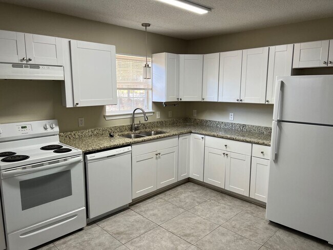 Foto del edificio - 1741 E Johnson Ave