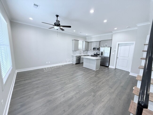 Building Photo - 1402 Pleasant Dr