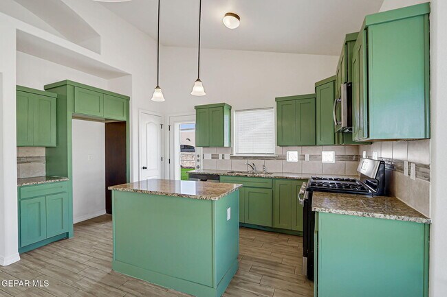 Foto del edificio - 14853 Tierra Escape Ave