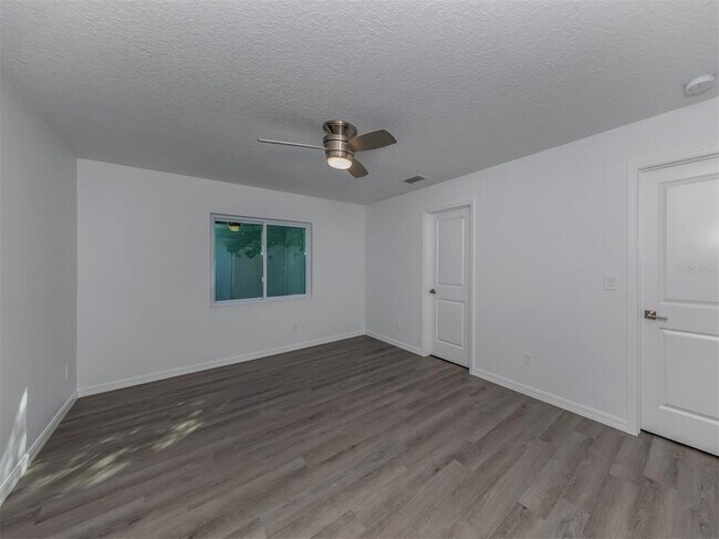 Foto del edificio - 114 Pearl Ave S