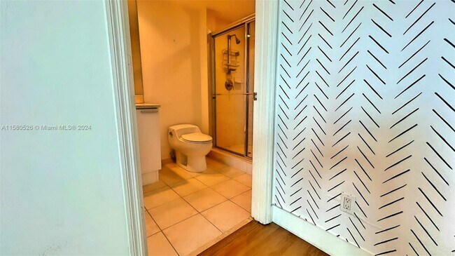 Foto del edificio - 14951 Royal Oaks Ln