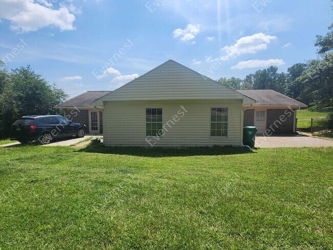 Foto del edificio - 7410 Union Grove Rd