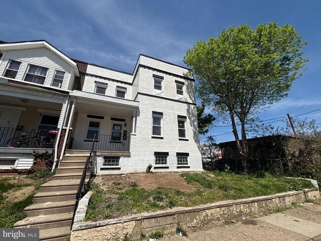 Foto del edificio - 7211-13 Theodore St