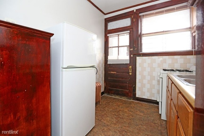 Building Photo - 1 br, 1 bath  - 4300 N Pulaski Rd 4306-D2