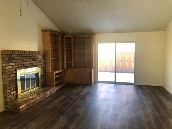 Living room with gas fireplace and built in bookshelves - 2520 E Cassidy Ln