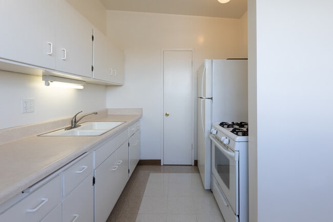 Kitchen with Gas Range and Refrigerator - 507 Avenue G