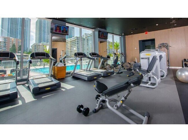 Building Photo - 2602 E Hallandale Beach Blvd