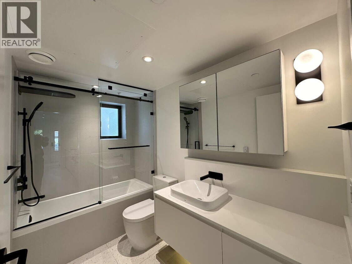 Photo du bâtiment - 520 W 28th Ave