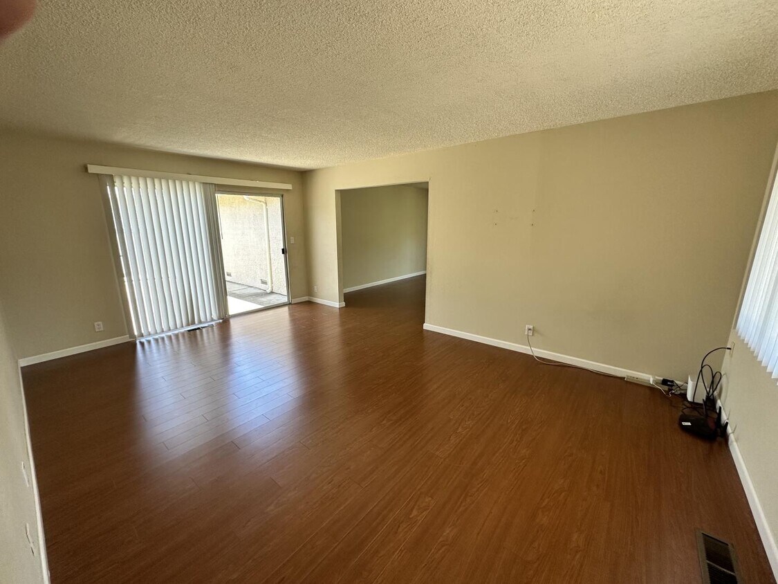 Primary Photo - 800 Moraga Dr