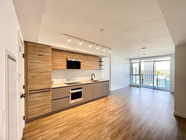 Building Photo - 10448 University Dr