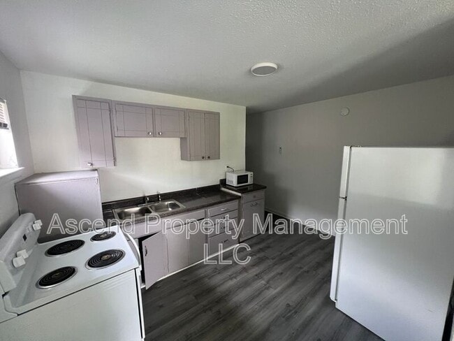Building Photo - 1206 Sholar Ave