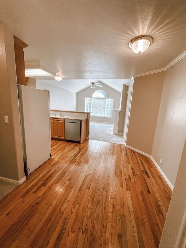 Foto del edificio - Timeless Condo in the Heart of Orem