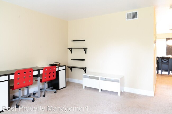 Building Photo - 2 br, 2.5 bath House - 515 Tamarack Dr. #18