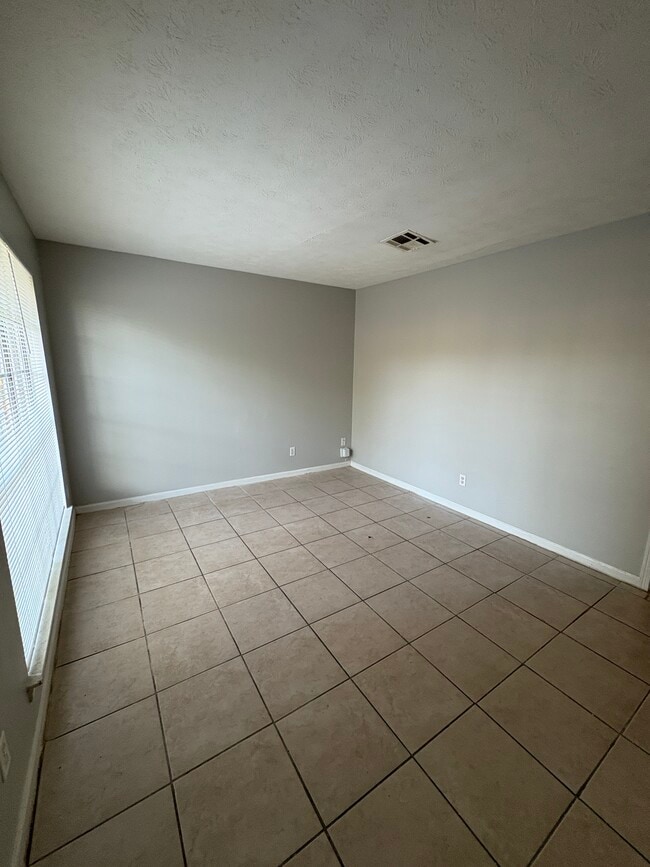 Foto del edificio - 1542 Midway St