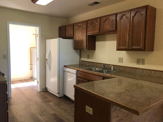 Building Photo - 2 Bedroom 2 Bathroom Home