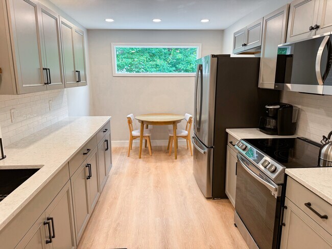 Foto del edificio - 4056 Lenox Park Dr