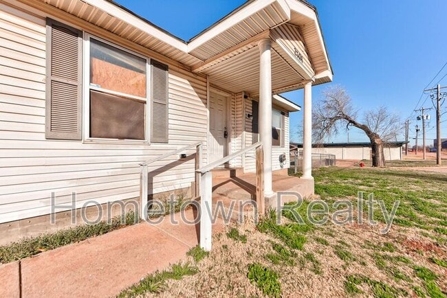 Building Photo - 2701 S Phillips Ave