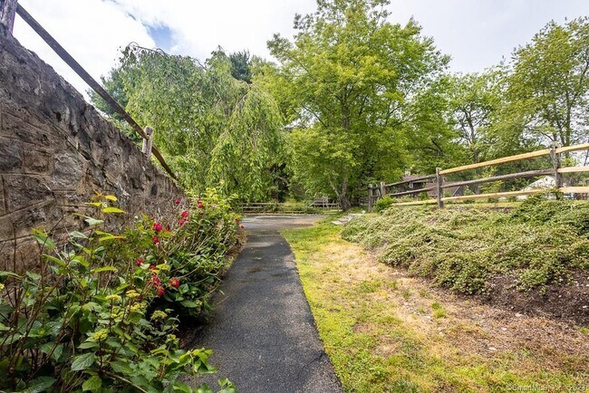 Foto del edificio - 55 Cider Mill Ln