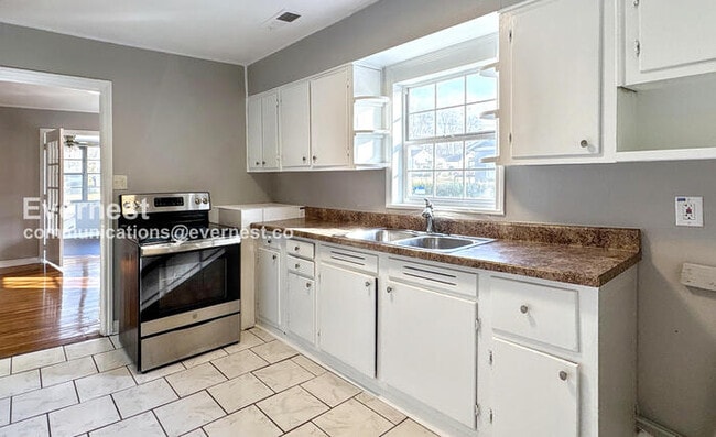 Building Photo - 620 26th St SW