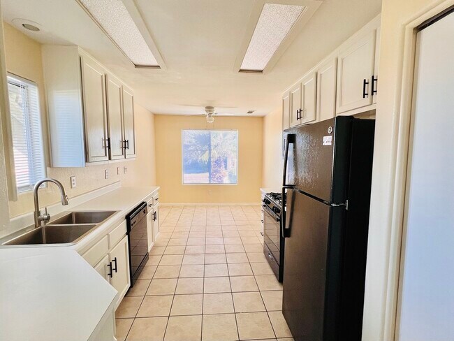 Foto del edificio - 1421 Linnbaker Ln