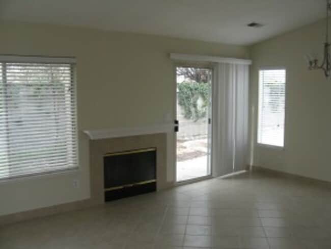 Building Photo - Beautifully Updated 3 Bedroom, 2 Bath Single-Story Home