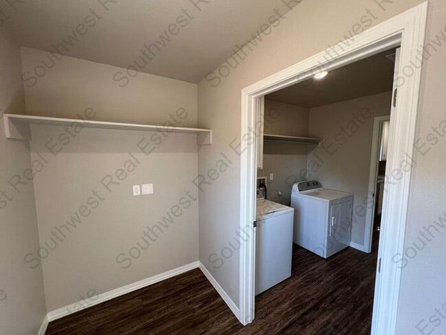 Building Photo - Brand new 2 bedroom 2 bath duplex