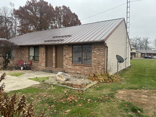 Building Photo - 1033 Lakeshore Dr