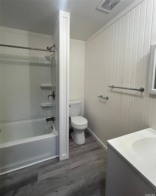 Foto del edificio - 588 Hubbard Ave