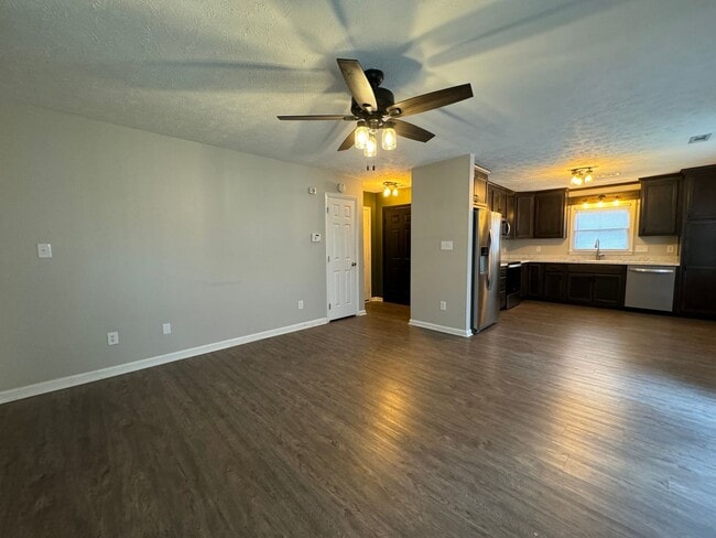 Building Photo - Charming 3 Bed, 2 Bath Home in Gated Commu...