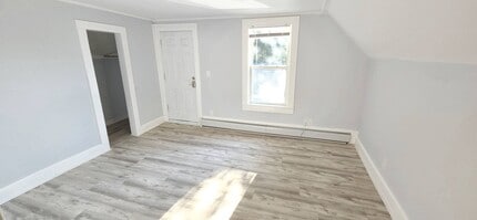 Building Photo - 50 Meadow St